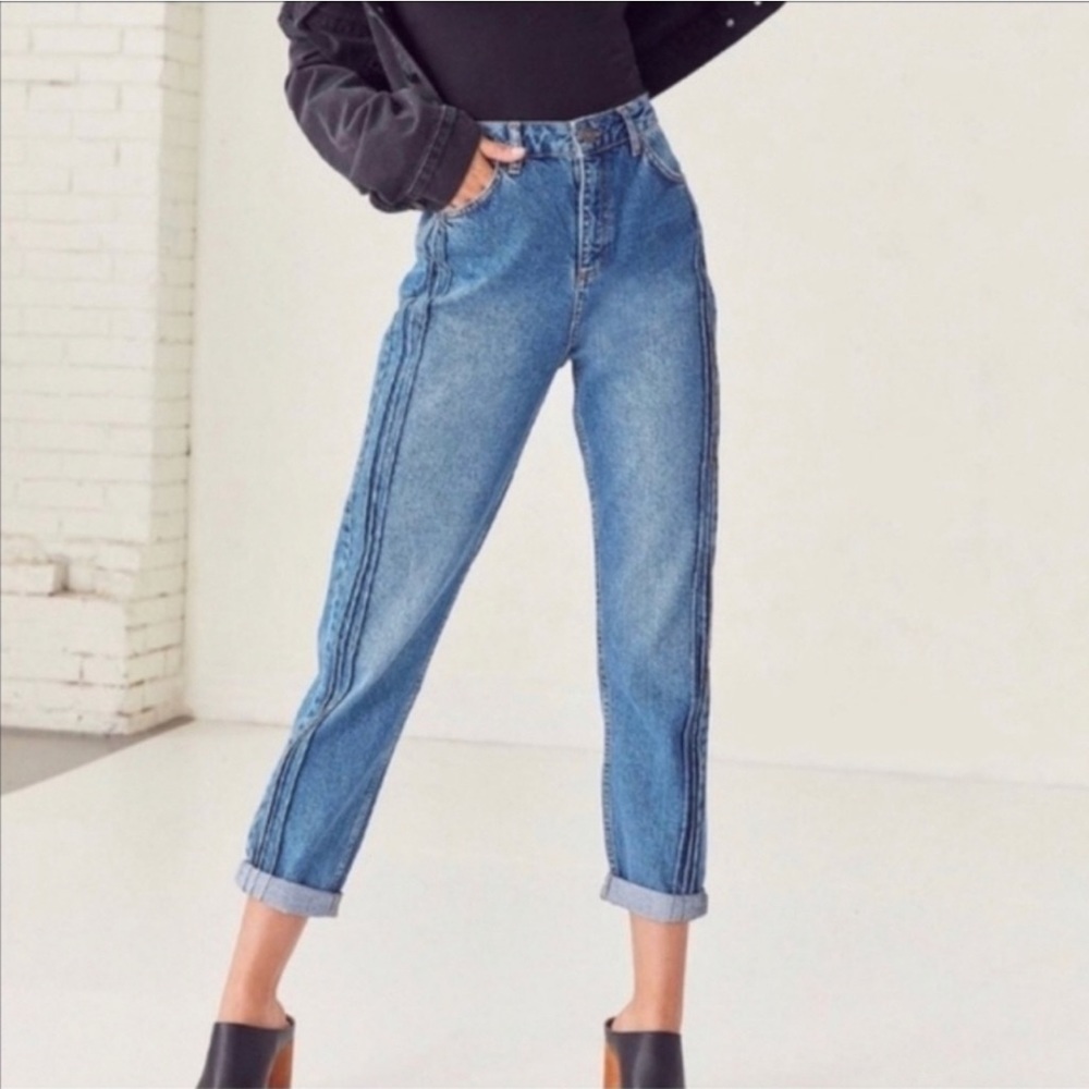 BDG Women’s Mom Jeans, Size Waist 27 Length 32